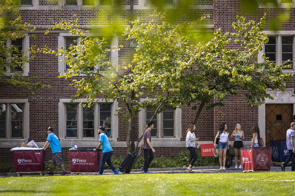 Students and volunteers outside a dorm on Move-In day.