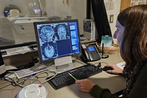 Clara Raithel looks at brain scans on a computer in a lab.