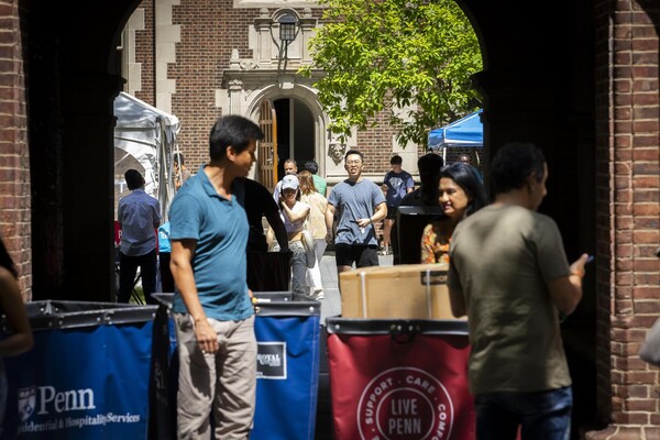 Students and parents on Penn’s campus on Move-In day 2024.