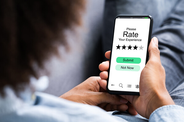 A person rating something on a scale of 1 to 5 stars on a smartphone.