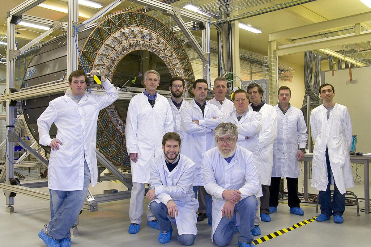 Members of the Penn ATLAS team and others in front of the inner detector at the Large Hadron Collider.