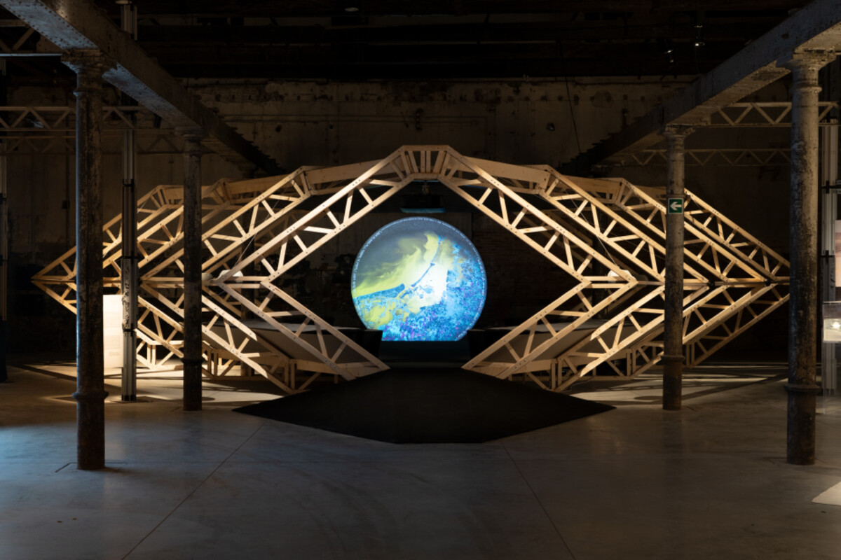 Robert Gerard Pietrusko’a installation ”A Satellite Symphony.”