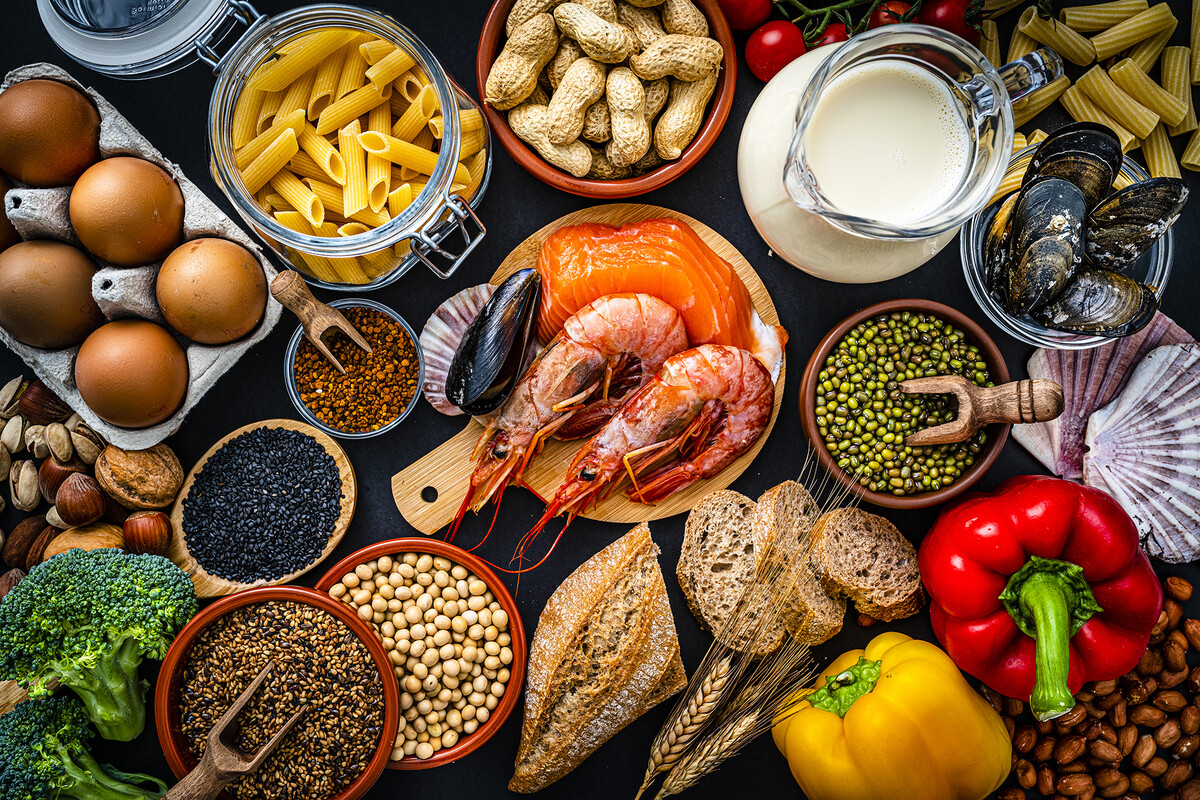 A table of common food allergens including shellfish, peanuts, legumes, eggs, and milk.
