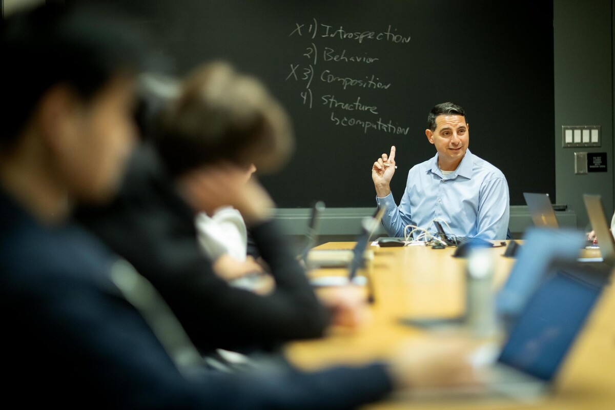 Gary Purpura teaches class.